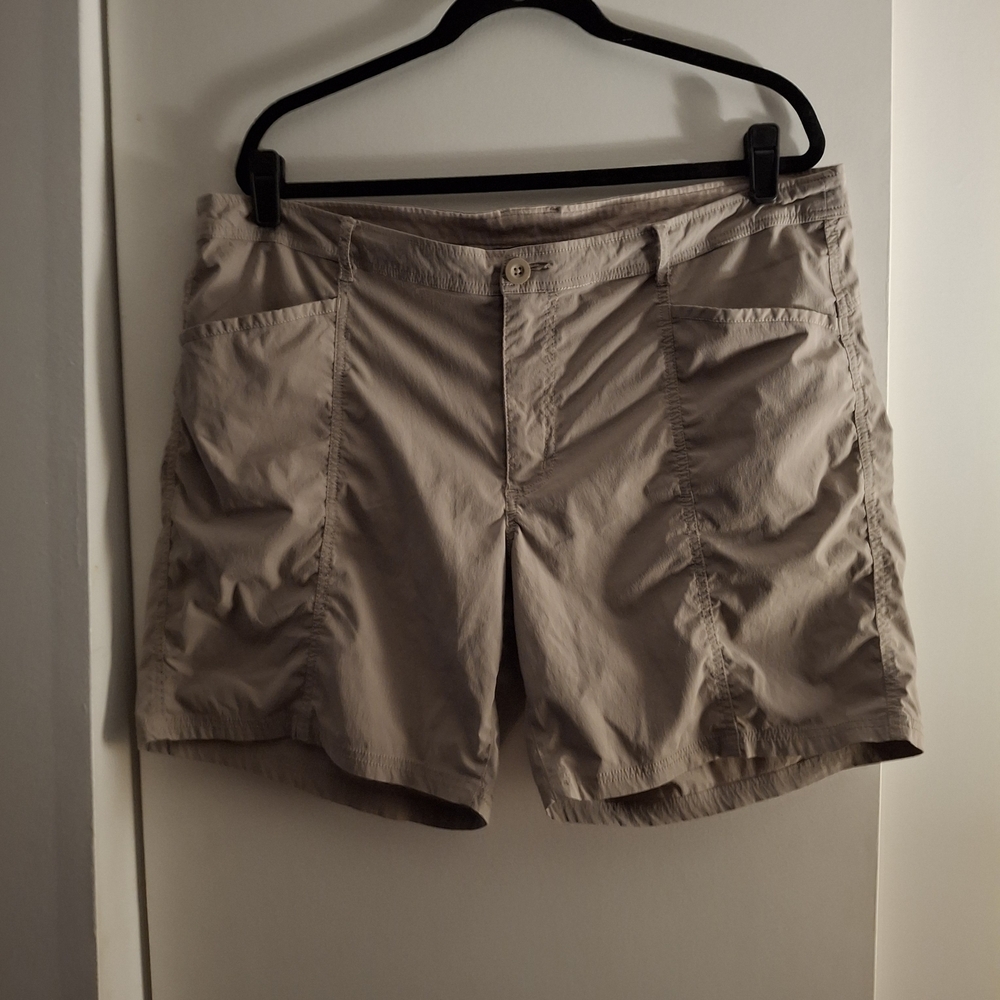 North River Outfitters Casual Women's Cargo Shorts in Beige